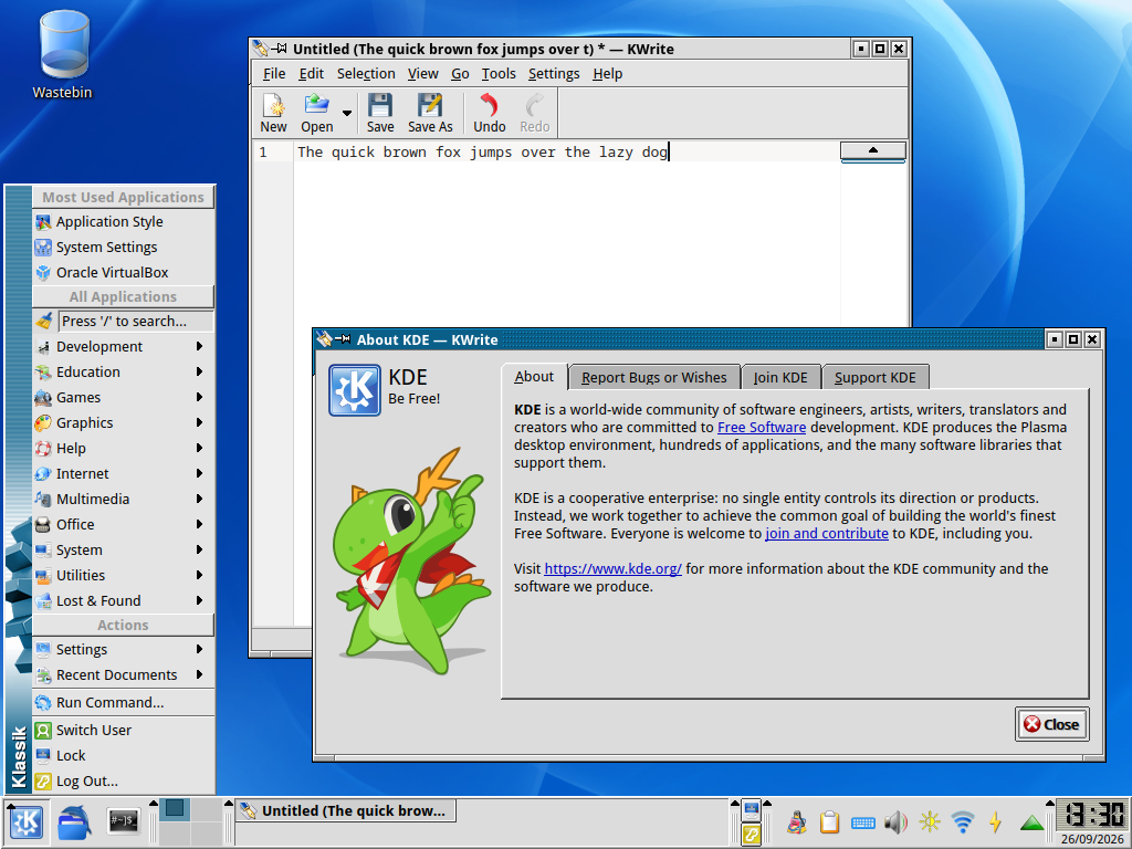 Klassik panel with the K menu, task manager and clock in the classic KDE 3 style